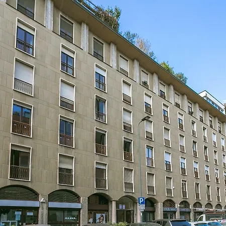 Central Station Elegant Flat Milan