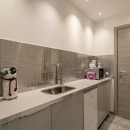 Station Elegant Flat Milano